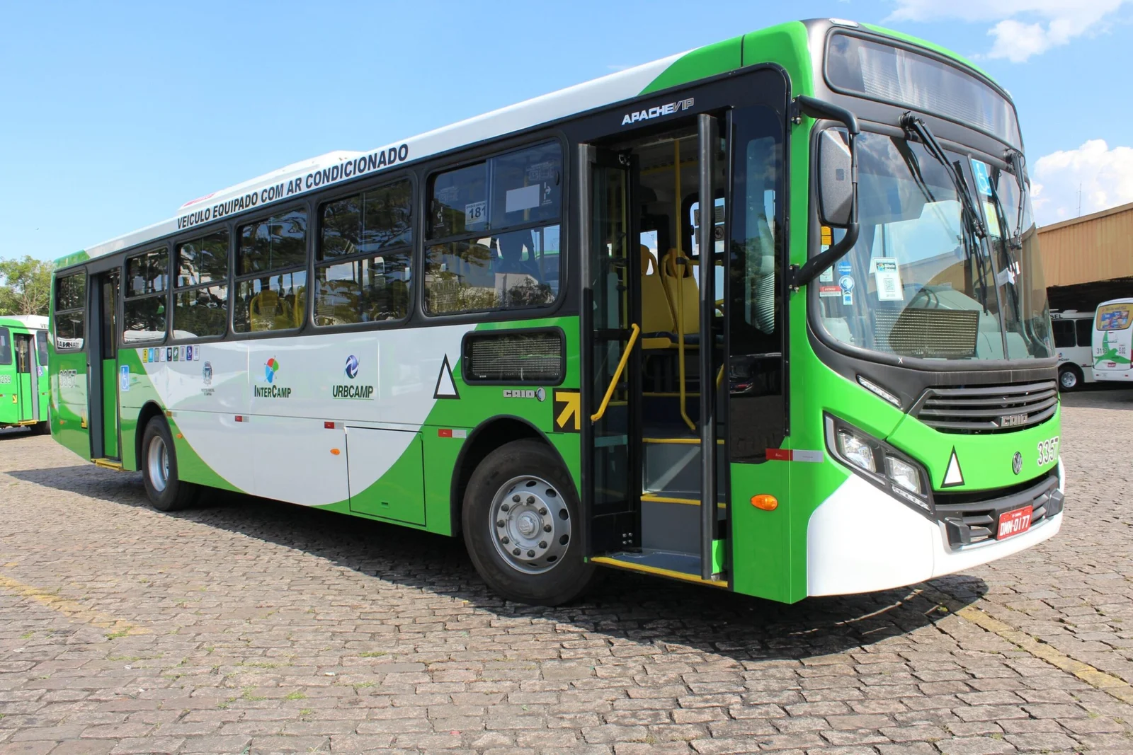 AlphaVille Empresarial — transporte público no entorno